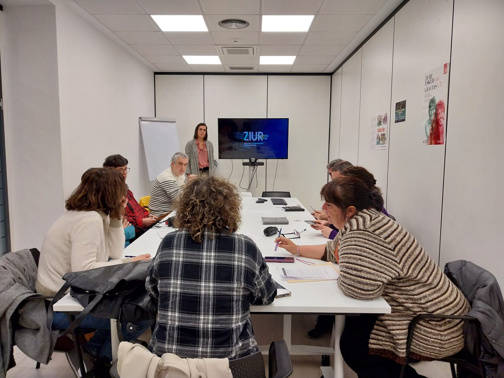 ZIURek Euskadiko GKEen koordinakundeari zuzendutako zibersegurtasunari buruzko formazio-saio bat antolatu zuen otsailaren 9an Donostiako Gizalde elkartean. Maria Penilla ZIUReko zuzendariak eskeinitako kontzientziazio jardunaldiaren helburua GKEetako langile zein boluntarioak phishing saiakera zein zibereraso bat antzematen laguntzea izan zen.